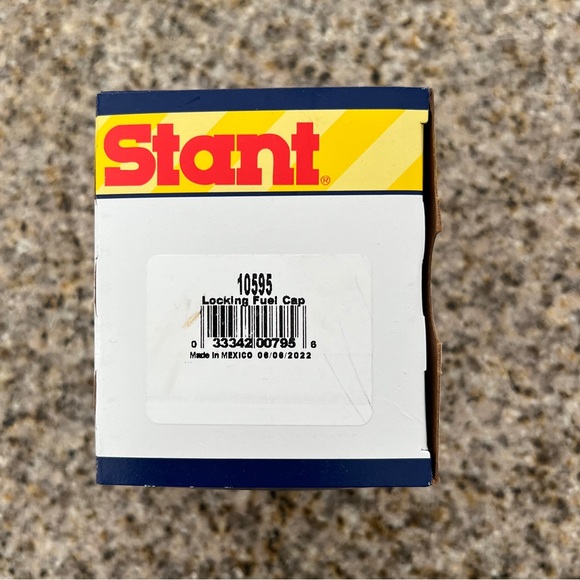 Locking fuel cap - Stant Model #10595 - EUC - Picture 2 of 7